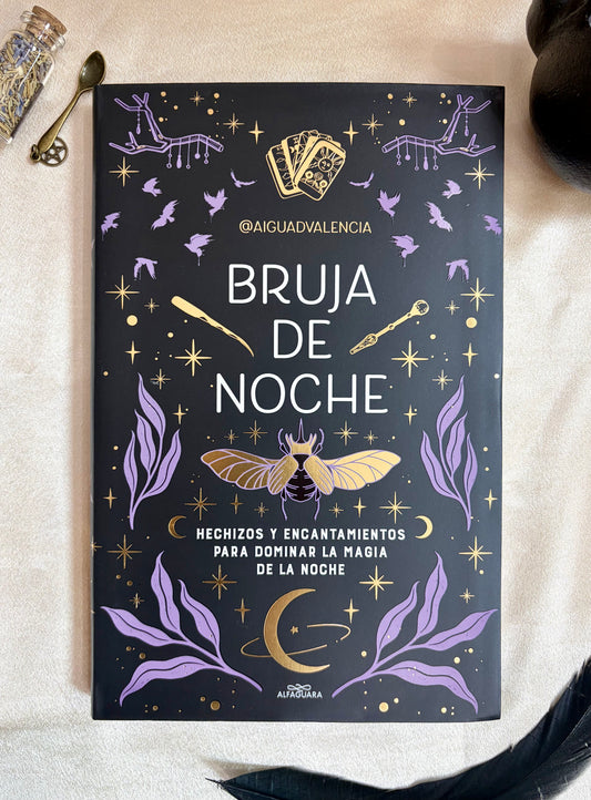 Bruja De Noche: Hechizos y Encantamientos para Dominar la Magia de la Noche (Spanish Edition)