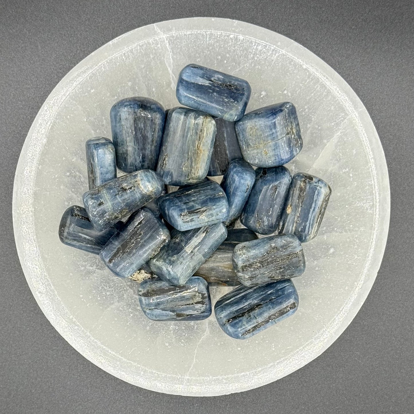 Cianita azul pulida