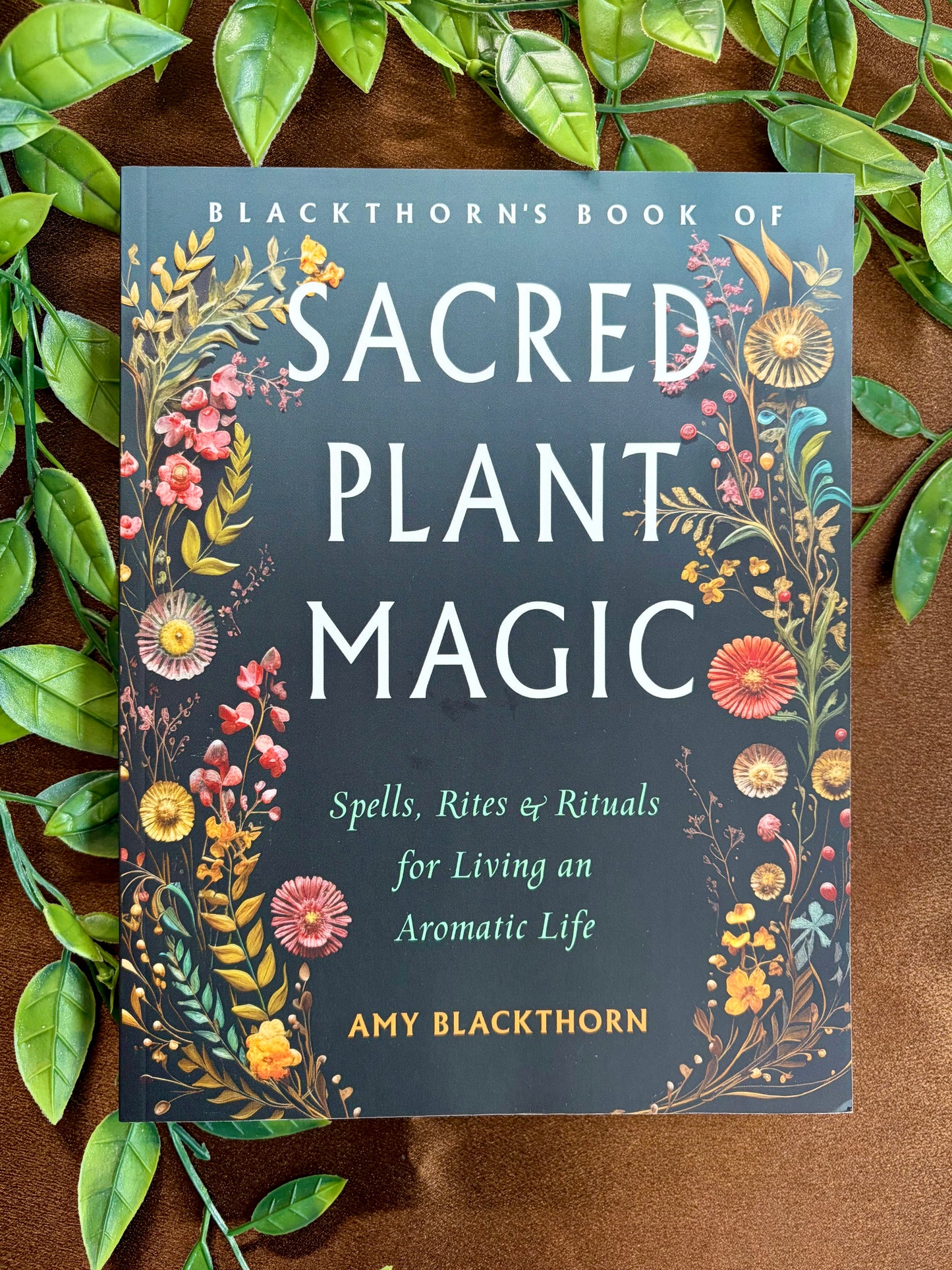 El libro de magia sagrada vegetal de Blackthorn: Hechizos, ritos y rituales para vivir una vida aromática