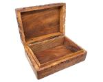 Caja de madera tallada