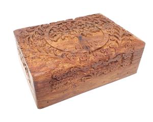 Caja de madera tallada