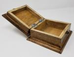 Caja de madera tallada
